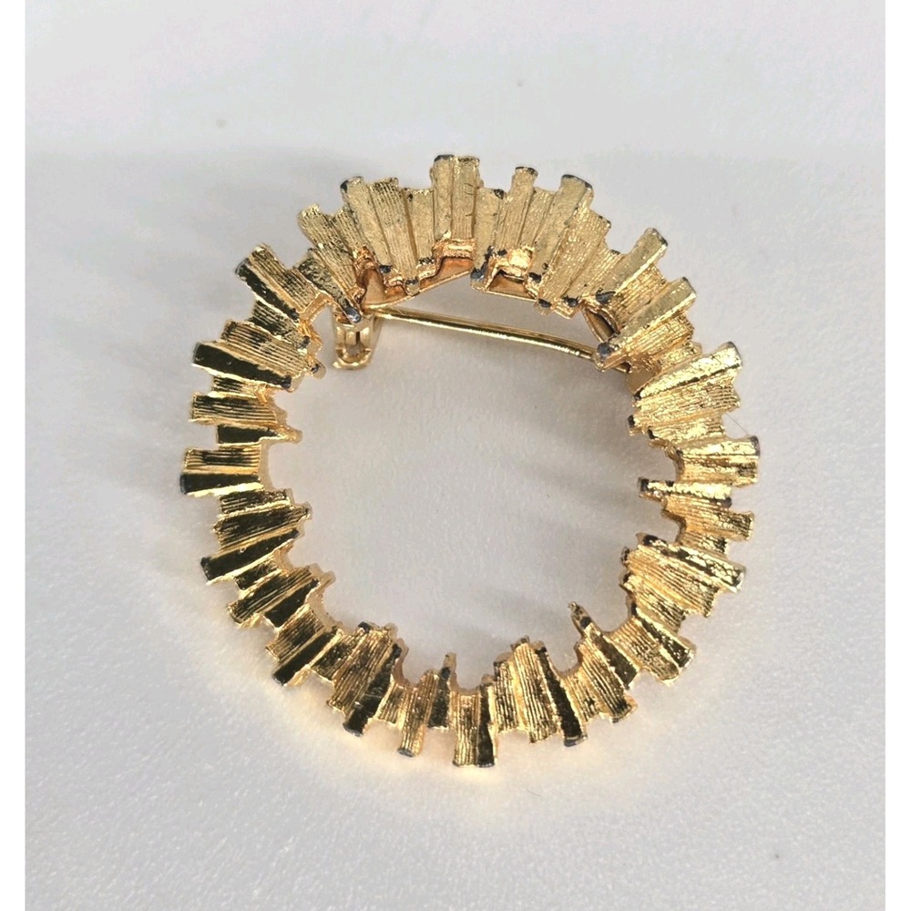 Gold Tone Textured Wreath Brooch Modernist Sunburst MCM 1.25" Atomic Vintage